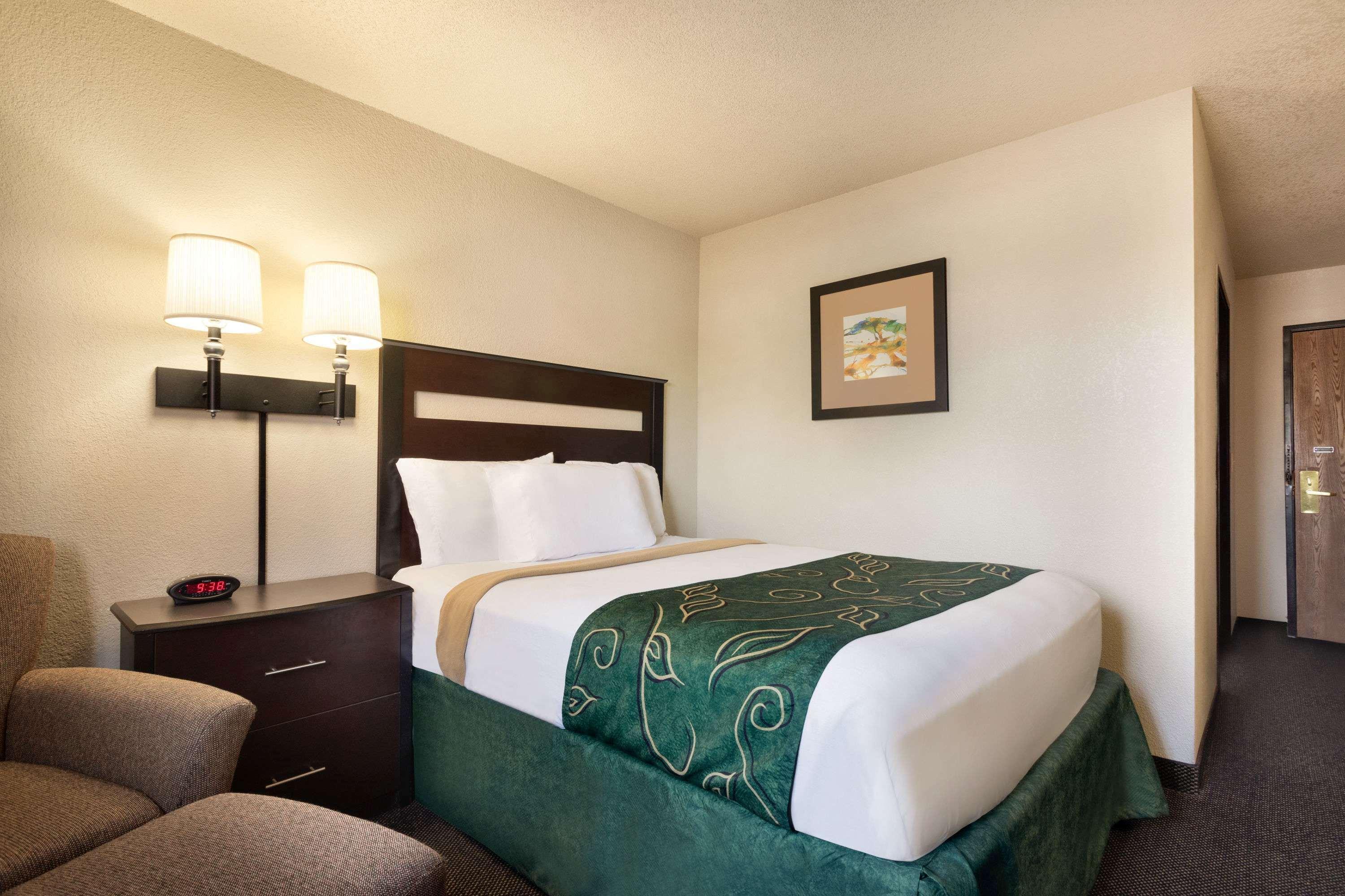 Travelodge By Wyndham Jefferson City Bagian luar foto