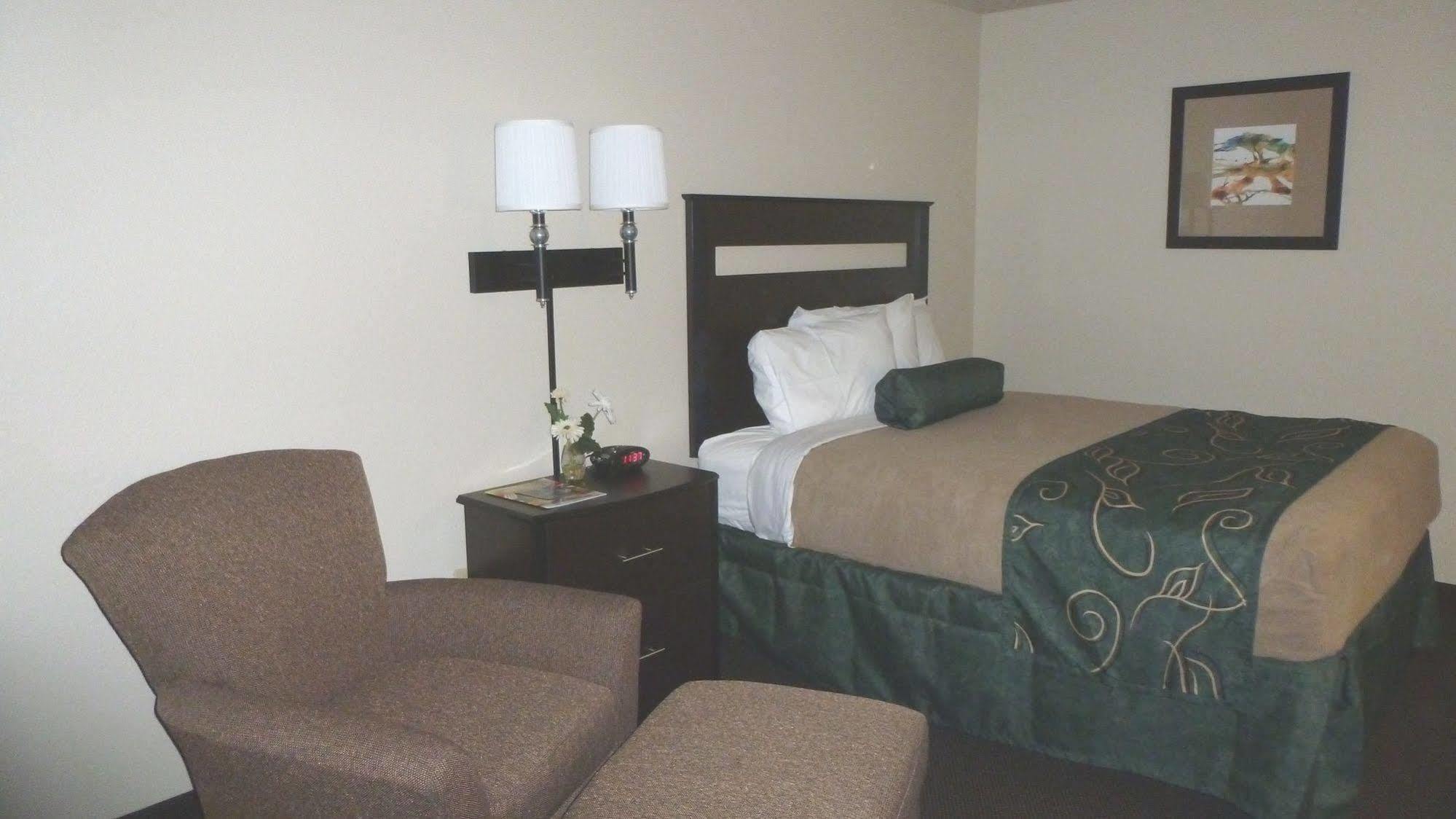 Travelodge By Wyndham Jefferson City Bagian luar foto